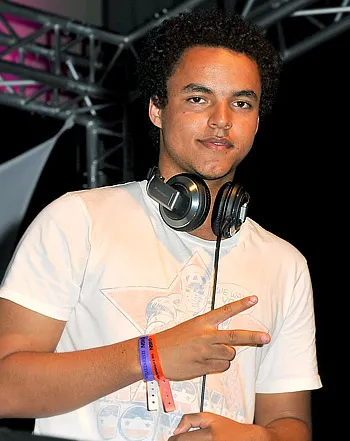 1342203575_connor cruise 441