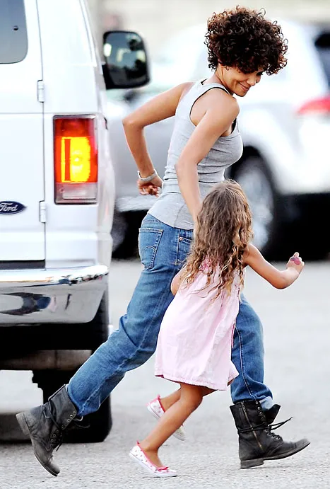 1342790980_halle berry nahla aubry lg