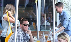 1343593639_sophia bush topher grace_3