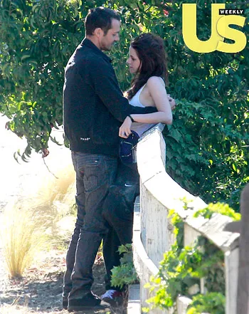 1343659998_kristen stewart rupert sanders 441