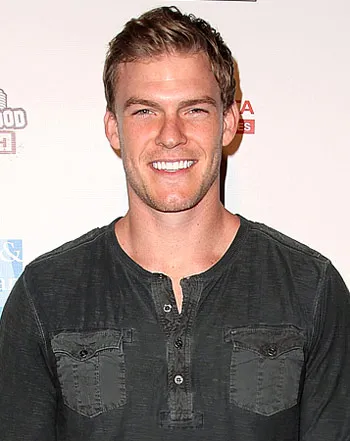 1344539490_alan ritchson 350