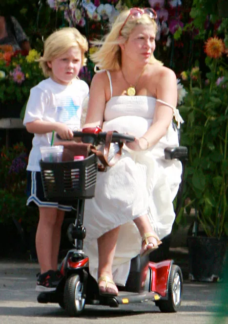 1345217723_tori spelling lg