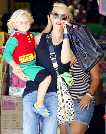 1345646419_gwen stefani zuma rossdale 441