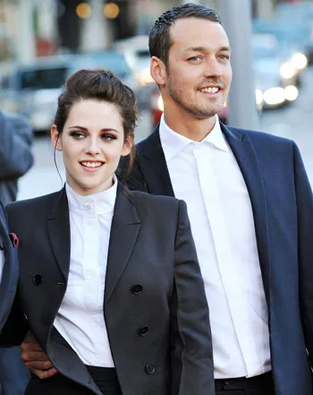 1346875300_rupert sanders kristen stewart 441
