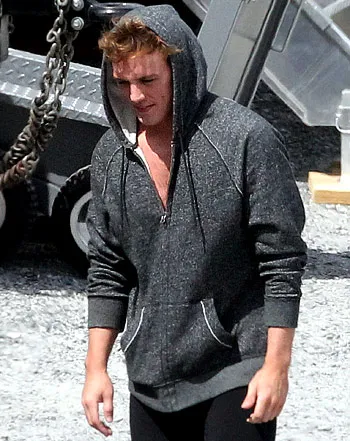1347631777_sam claflin 350