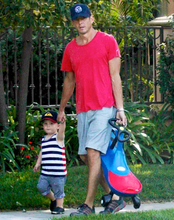 1347906266_will arnett archie 441