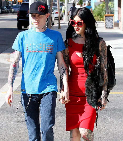 1348067393_kat von d 467