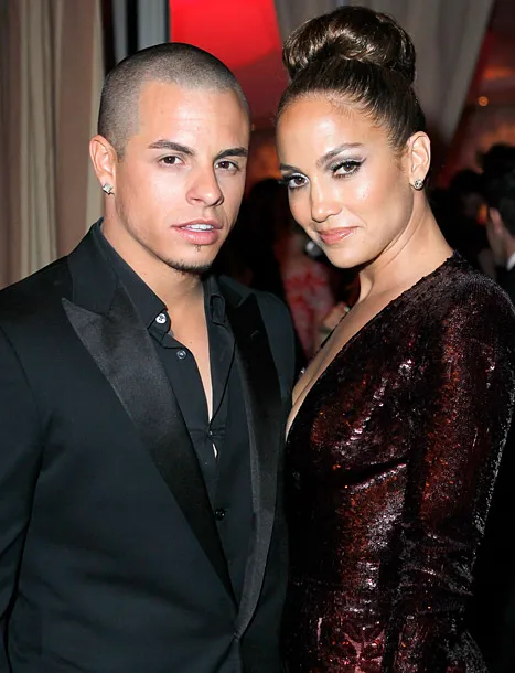 1348883963_jennifer lopez casper smart 467