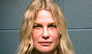 1349468829_daryl hannah 178