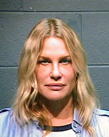1349468829_daryl hannah 441