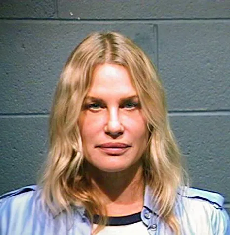 1349468829_daryl hannah lg
