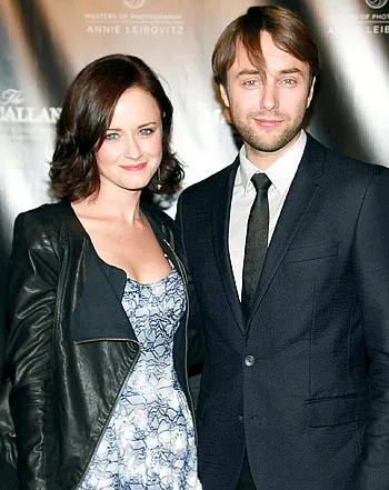 1349959211_alexis bledel vincent kartheiser 350