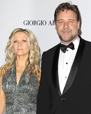 1350228621_russell crowe split_2