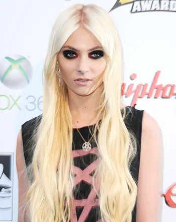 1350329008_taylor momsen 350