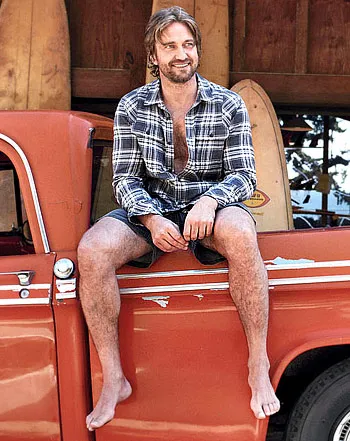 1350668836_gerard butler mens journal 350
