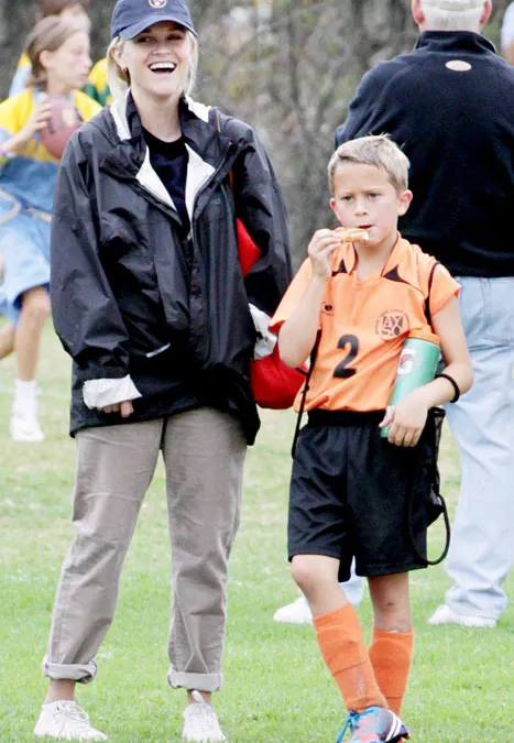 1350914207_reese witherspoon deacon lg