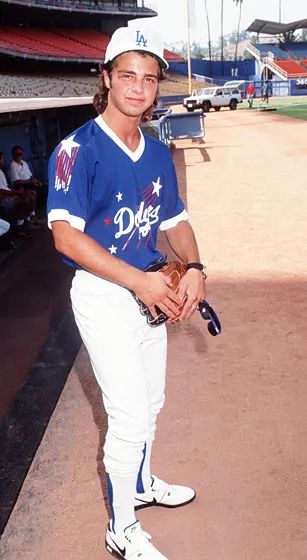 1351040933_7 joey lawrence 560