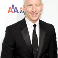 1351089580_anderson cooper 402
