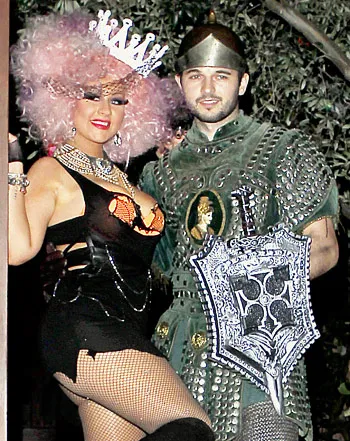 1351521541_christina aguilera matthew rutler 441