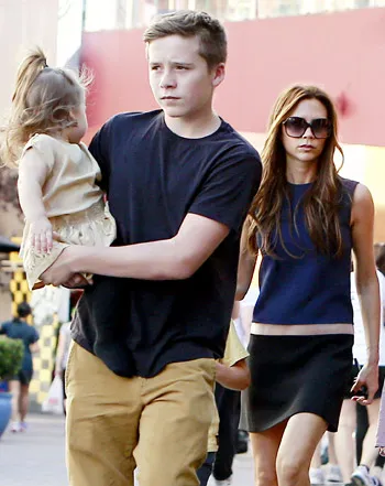 1352149567_victoria beckham harper beckham brooklyn beckham 441