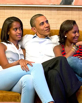 1352220137_malia barack sasha obama 350