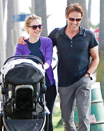 1352338758_anna paquin stephen moyer 350