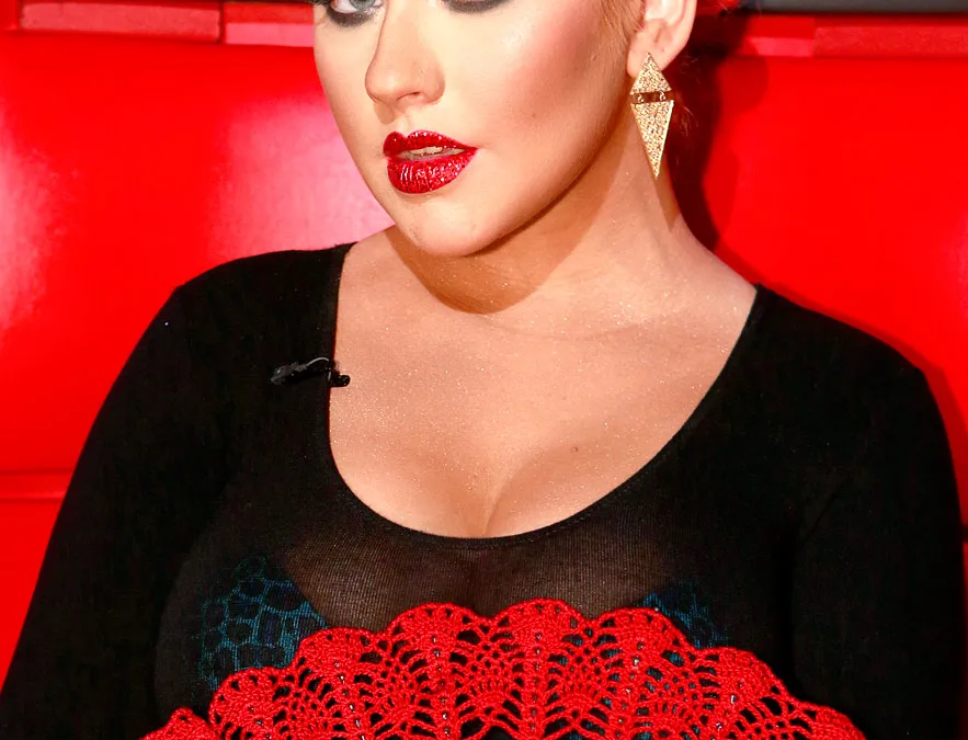 1352486853_christina aguilera zoom