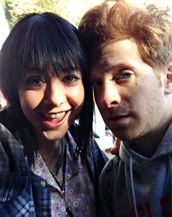 1352743810_alyson hannigan seth green 441