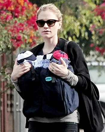 1353942763_anna paquin twins 441