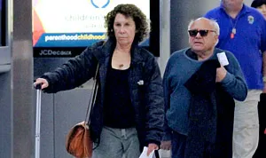 1354137727_rhea perlman danny devito 178