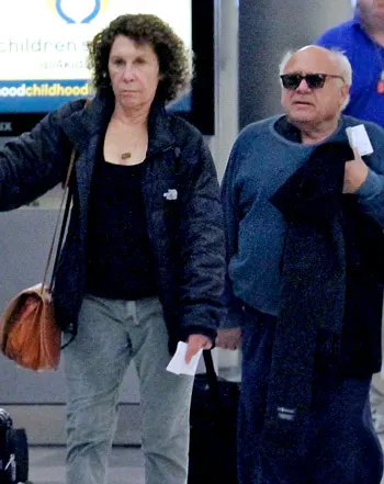 1354137727_rhea perlman danny devito 441