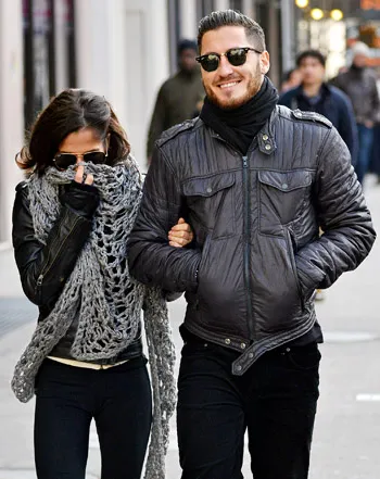 1354220918_kelly monaco val chmerkovskiy 441