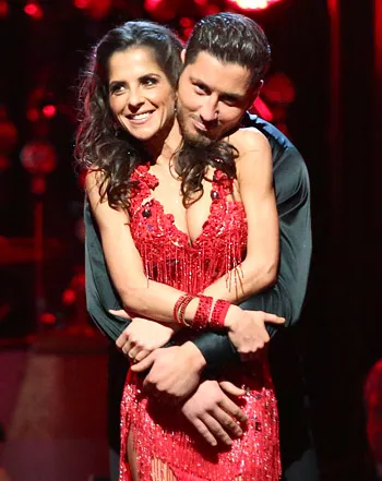 1354292640_kelly monaco val chemerkovskiy 441