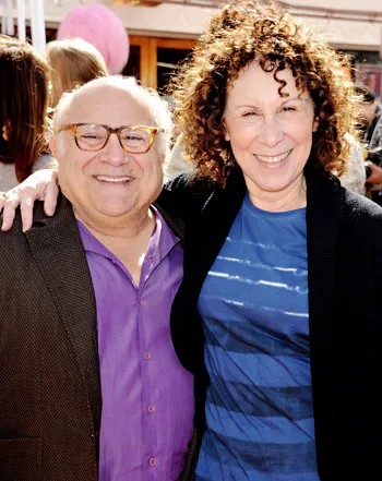 1354745419_danny devito rhea pearlman 441
