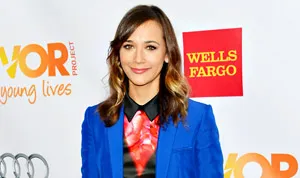 1354811591_rashida jones 178