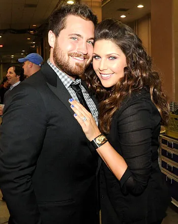 1354920414_chris tyrrell hillary scott 350