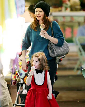 1355236846_alyson hannigan satyana denisof 441