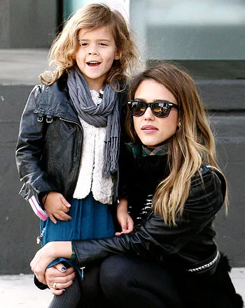 1355508289_honor warren jessica alba 350