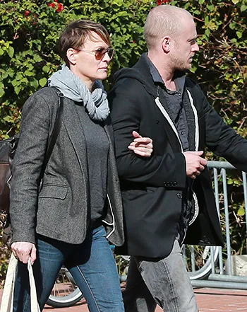 1356362204_robin wright ben foster shopping_2