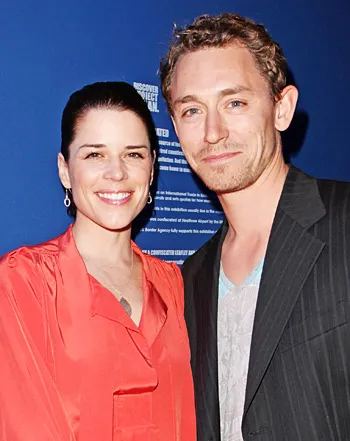 1356731847_neve campbell jj fields 350