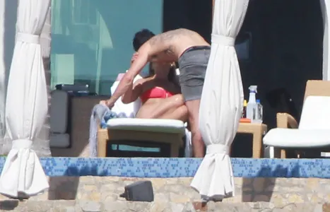 1356796703_anniston theroux kiss_1