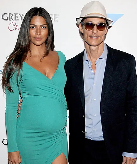 1356834271_matthew mcconaughey camila alves gives birth_1