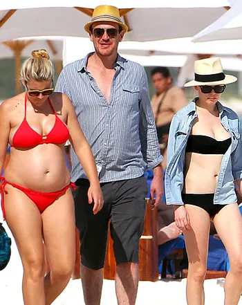 1357327881_busy philipps jason segel michelle williams 350