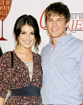 1357758125_shenae grimes matt lanter 441