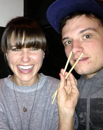 1358515817_josh hutcherson sophia bush 441