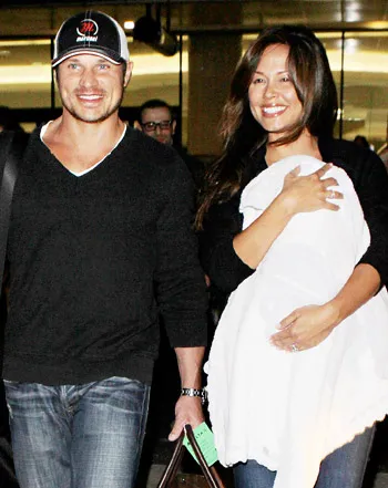 1361463012_nick lachey vanessa minnillo camden 441