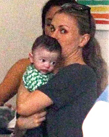 1362428115_anna paquin twins 441