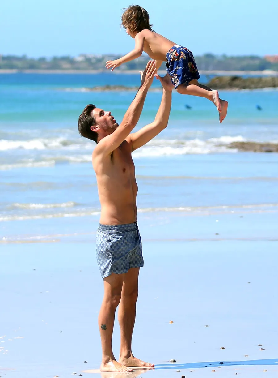 1362497691_scott mason disick mexico zoom