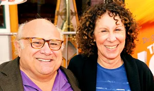 1363385423_139367204_danny devito rhea pearlman 178