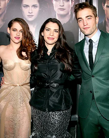 1363609624_kristen stewart stephanie meyer robert pattinson 350